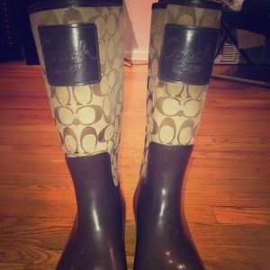Coach Signature rainboots in Brown size 9.5